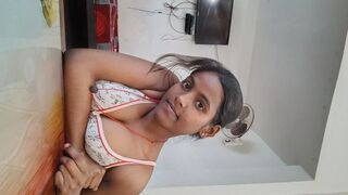 Desi indian lonely girlfriend hard fingering and moaing loudly fuck her cunt